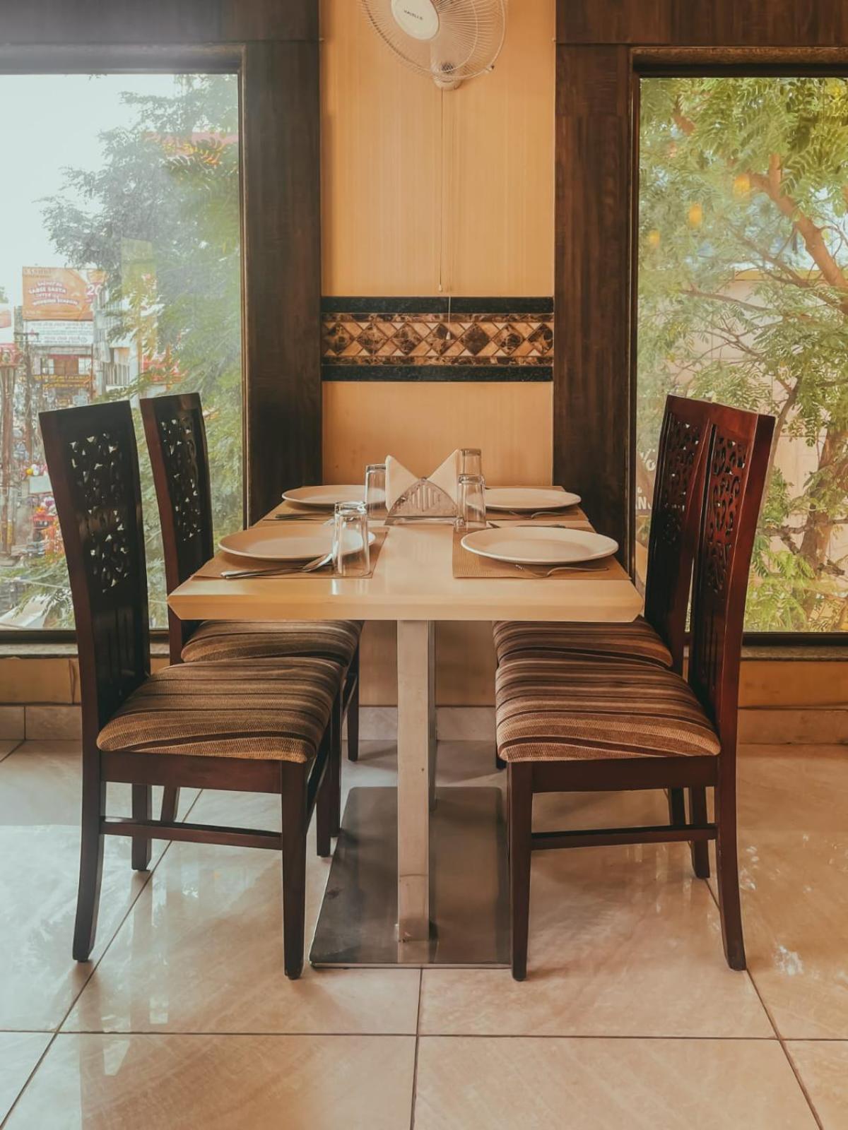 Hotel S L E Residency Varanasi Exterior photo