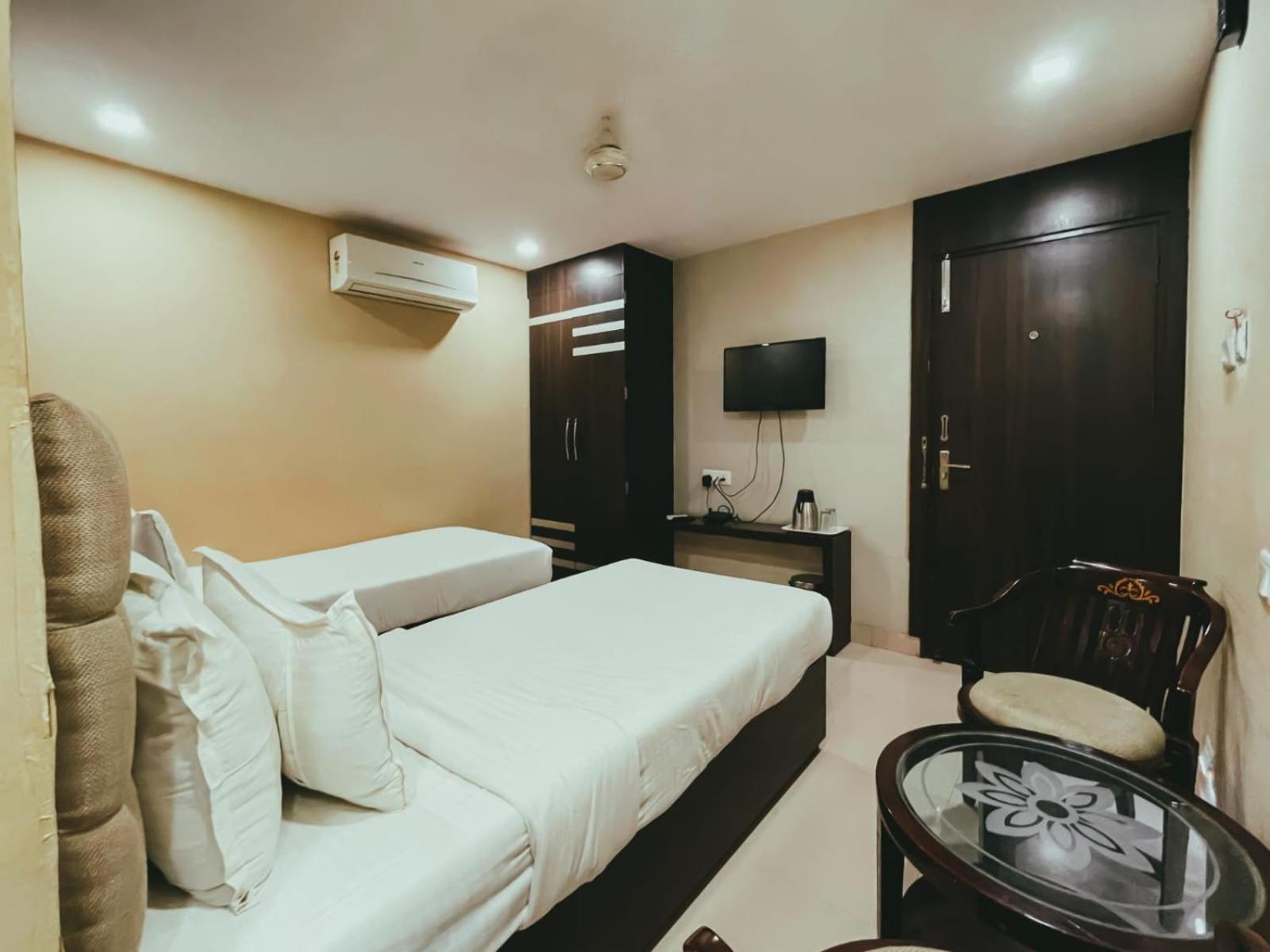 Hotel S L E Residency Varanasi Exterior photo