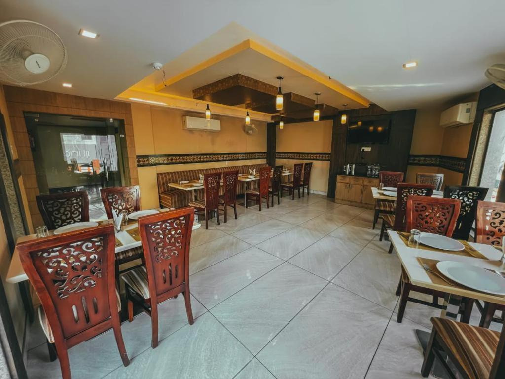 Hotel S L E Residency Varanasi Exterior photo