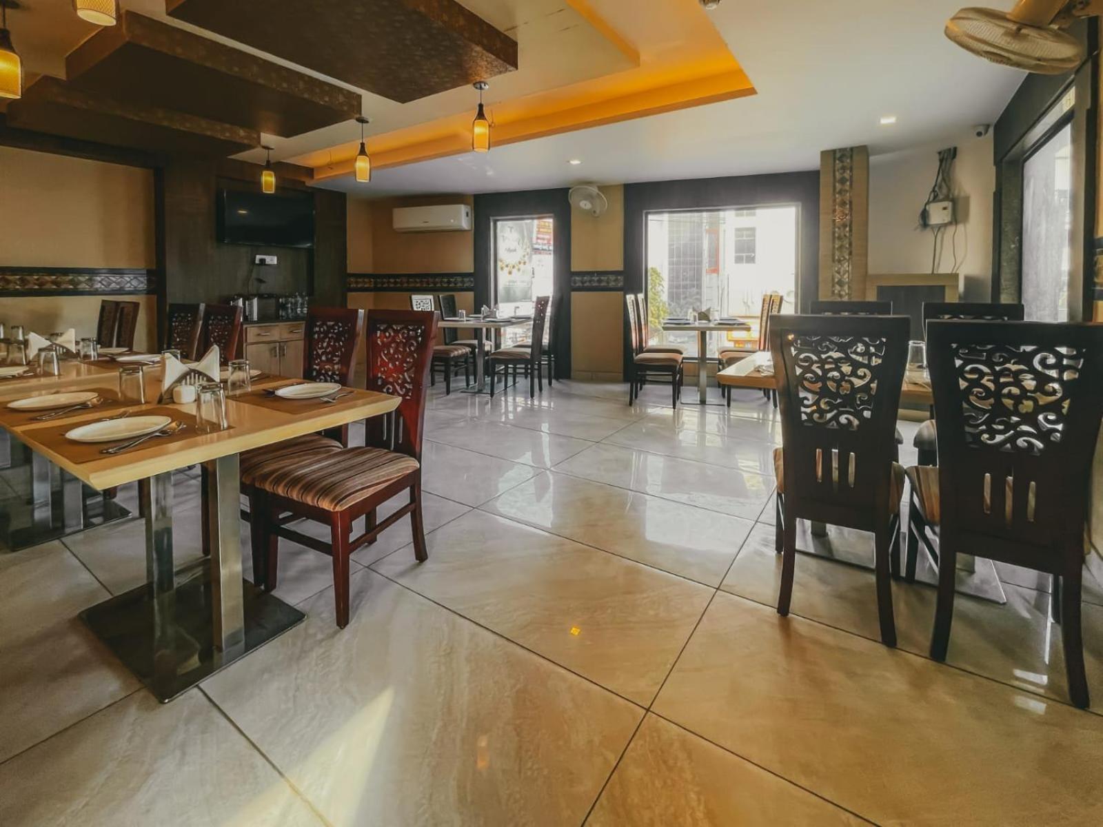 Hotel S L E Residency Varanasi Exterior photo