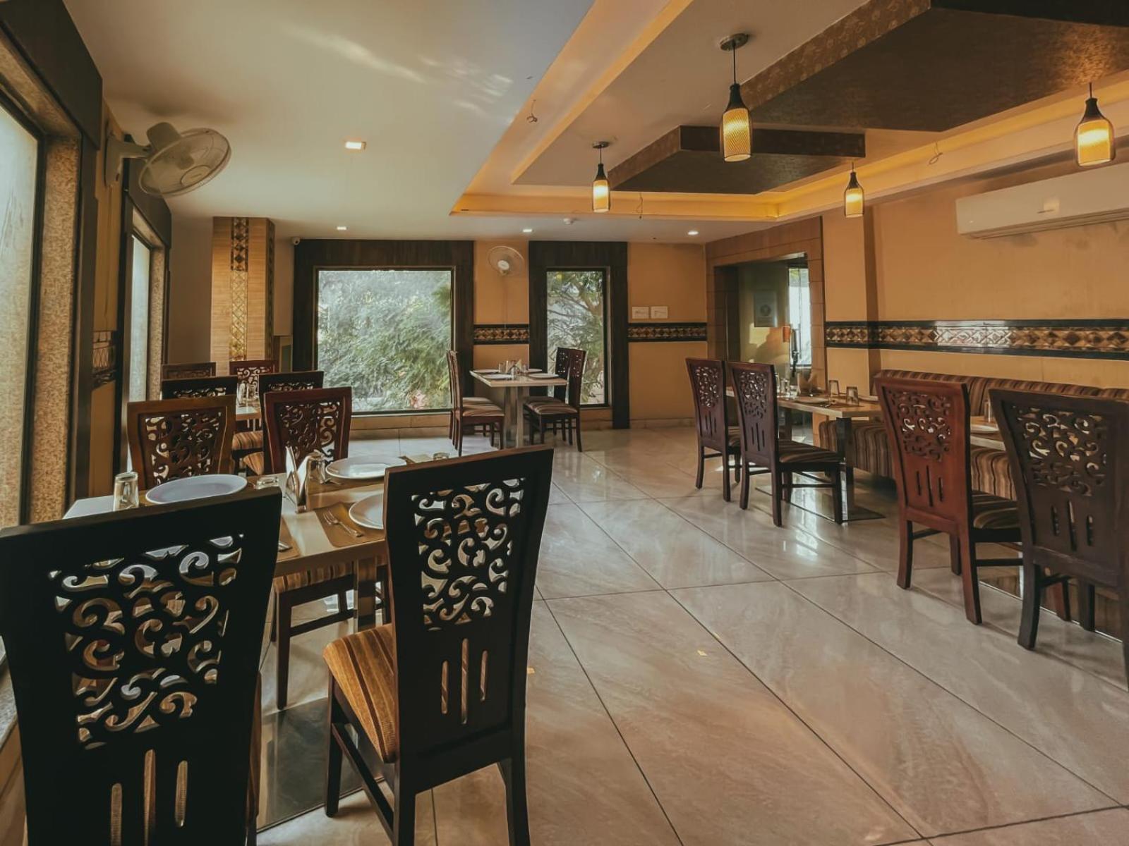 Hotel S L E Residency Varanasi Exterior photo