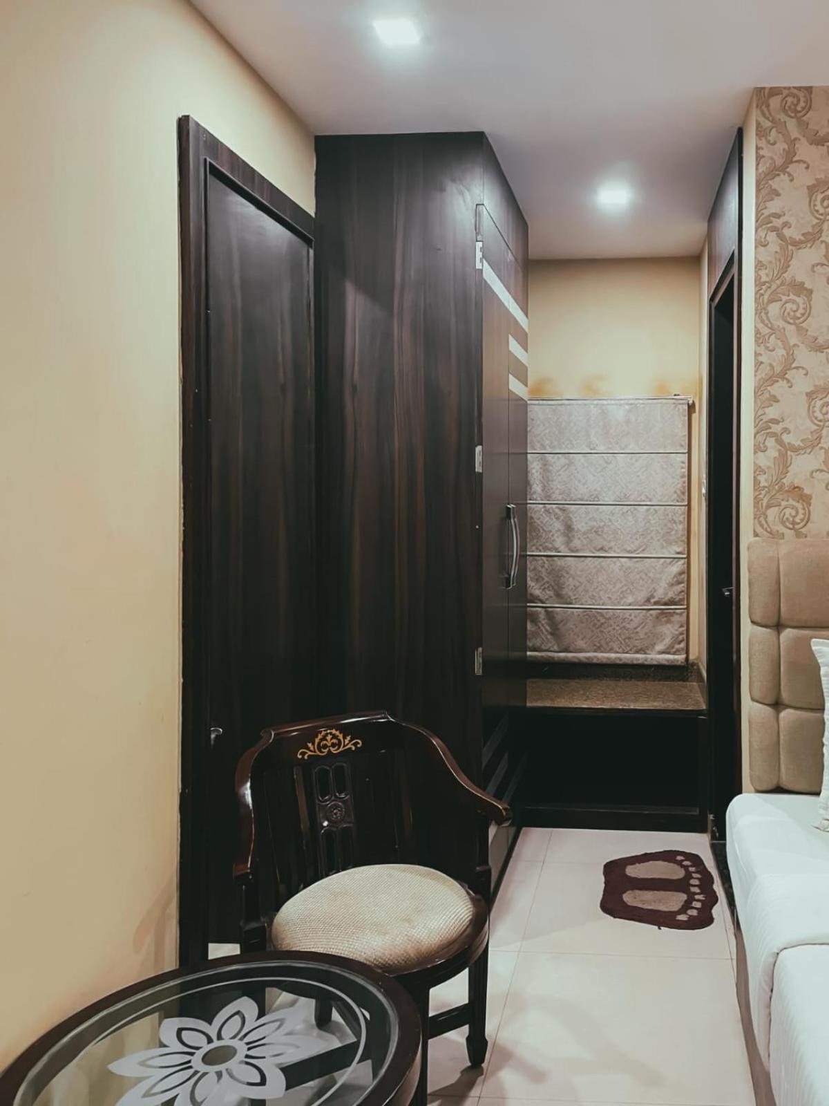Hotel S L E Residency Varanasi Exterior photo