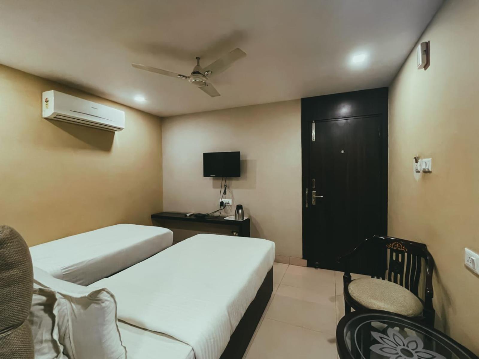 Hotel S L E Residency Varanasi Exterior photo