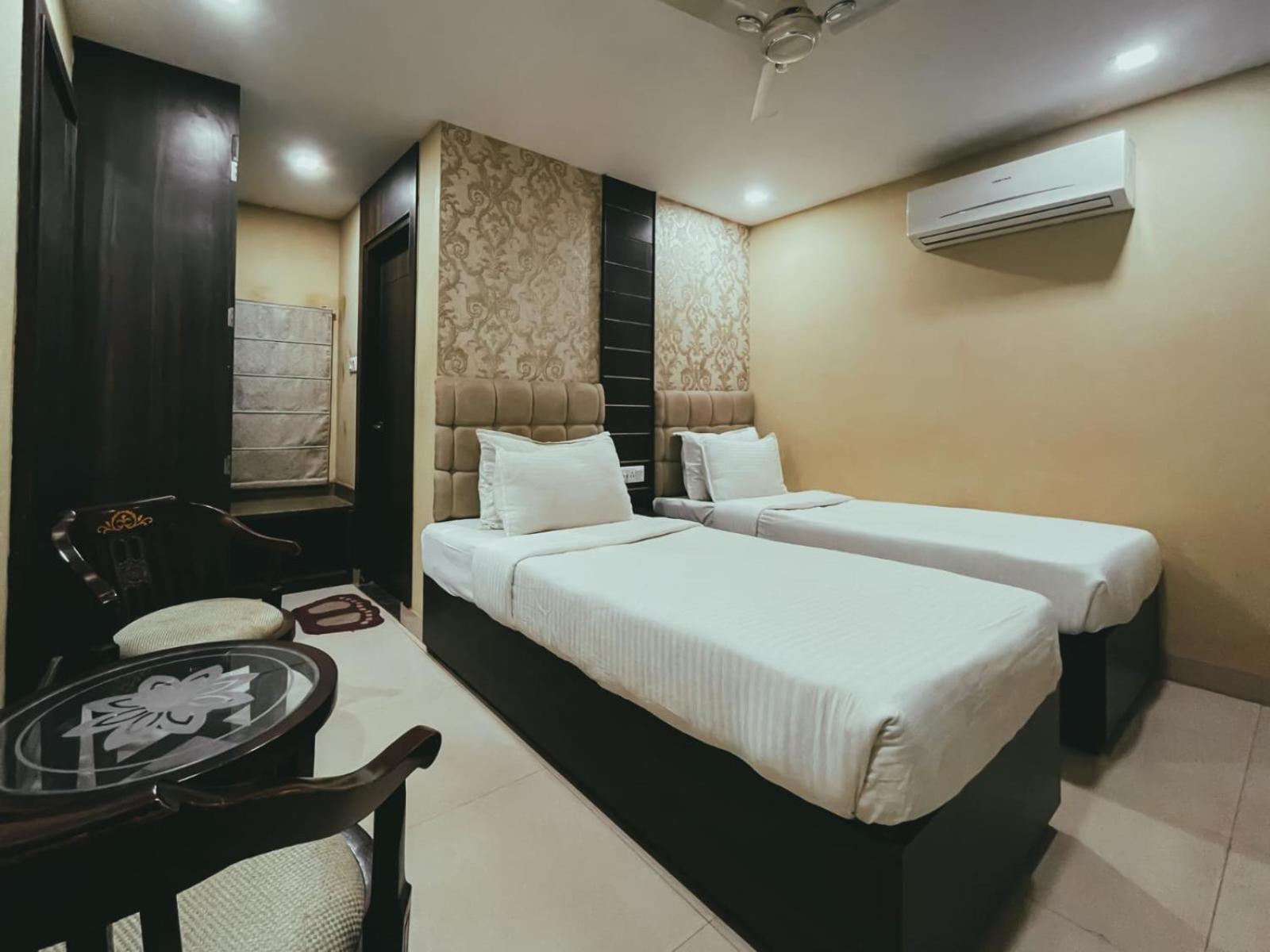 Hotel S L E Residency Varanasi Exterior photo