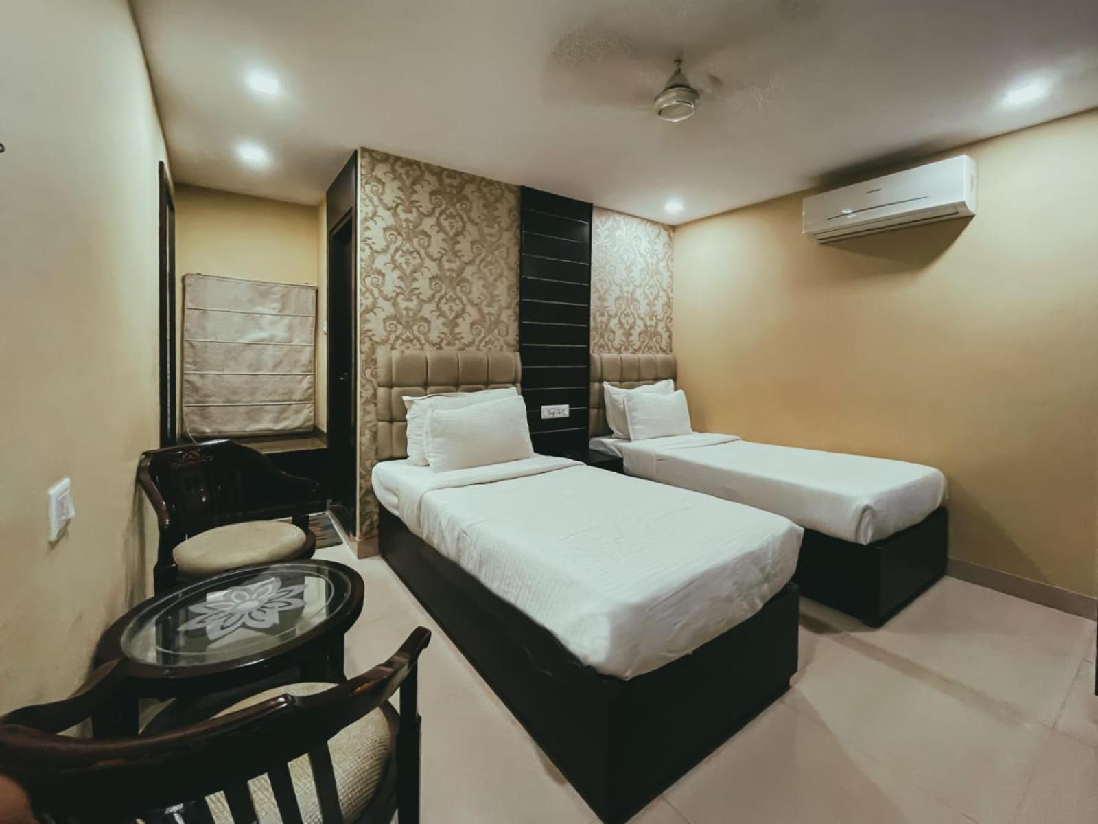 Hotel S L E Residency Varanasi Exterior photo
