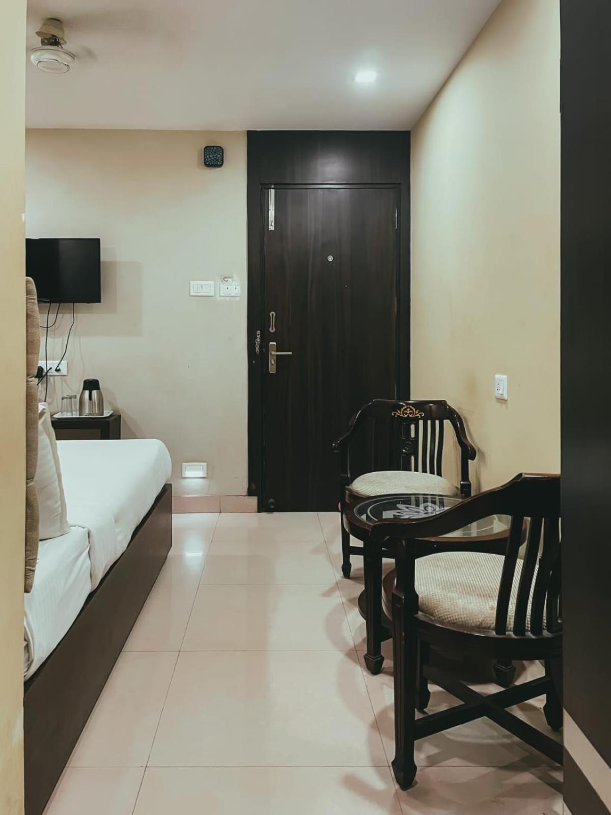 Hotel S L E Residency Varanasi Exterior photo