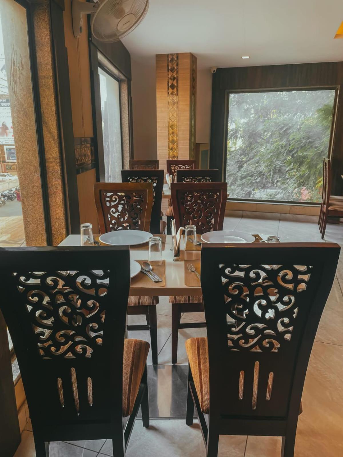 Hotel S L E Residency Varanasi Exterior photo