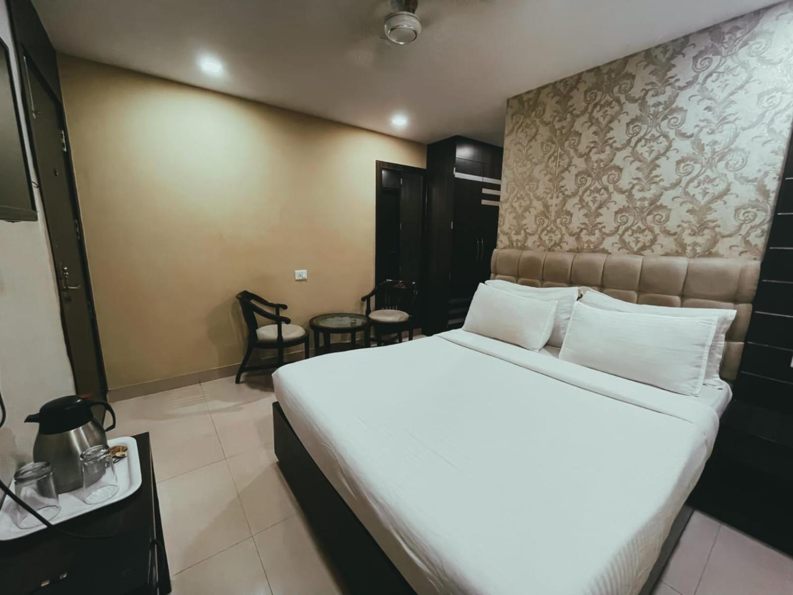 Hotel S L E Residency Varanasi Exterior photo