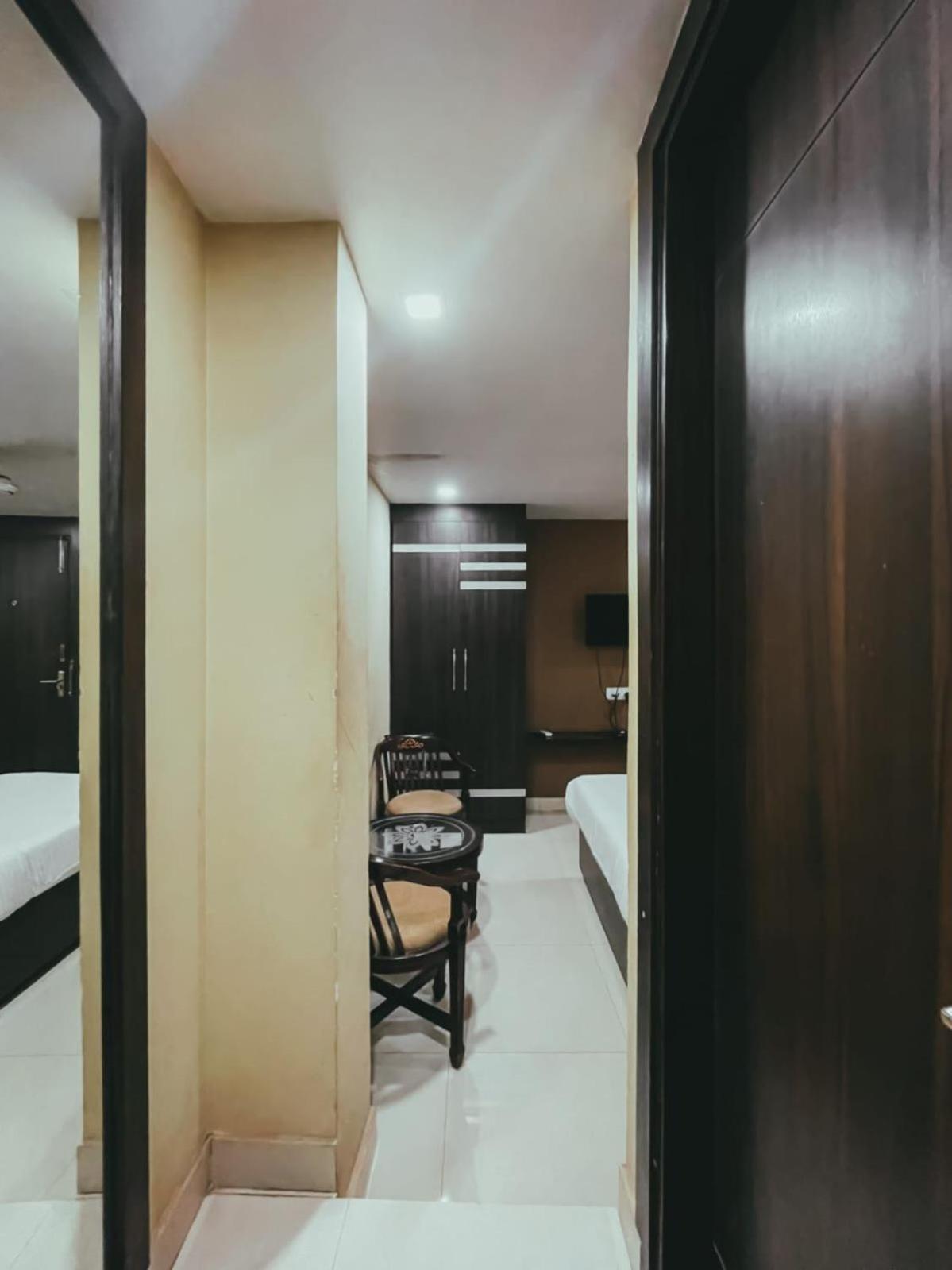 Hotel S L E Residency Varanasi Exterior photo
